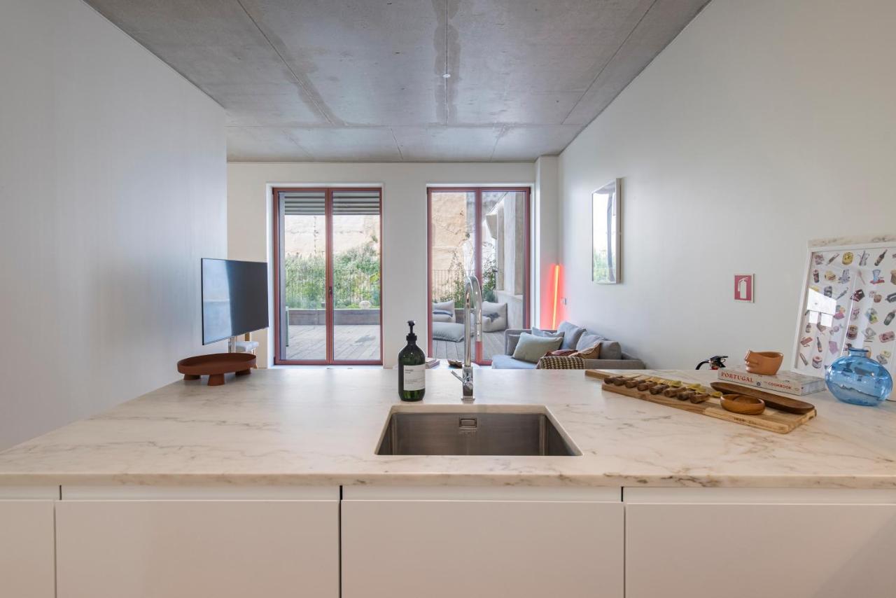 Deluxe 2Bdr Apartment W/ Patio By Lovelystay Lisboa Exteriör bild