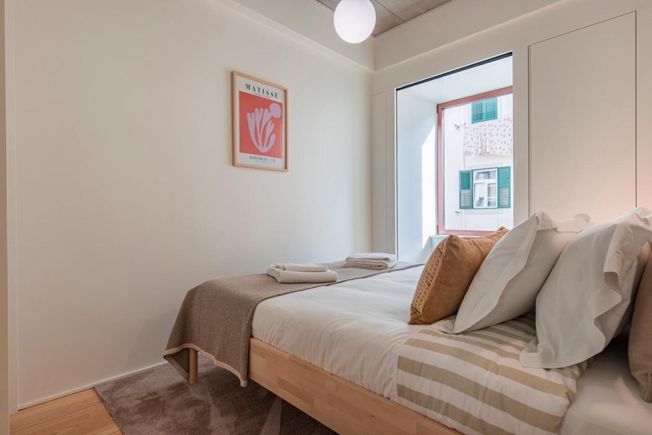 Deluxe 2Bdr Apartment W/ Patio By Lovelystay Lisboa Exteriör bild