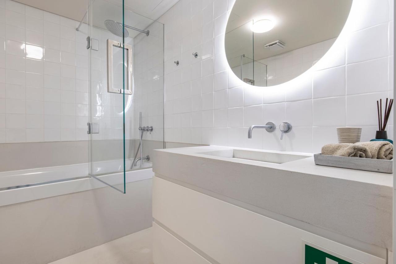 Deluxe 2Bdr Apartment W/ Patio By Lovelystay Lisboa Exteriör bild