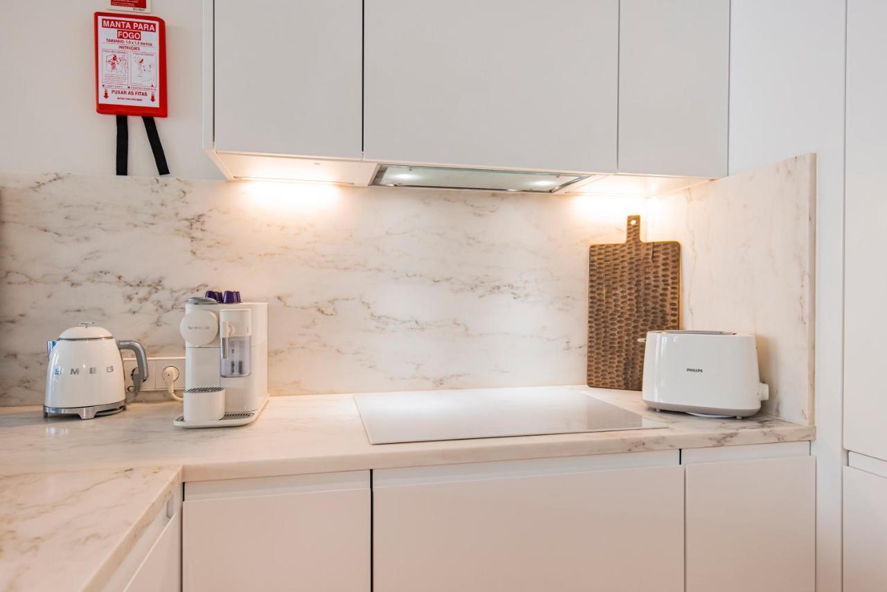 Deluxe 2Bdr Apartment W/ Patio By Lovelystay Lisboa Exteriör bild