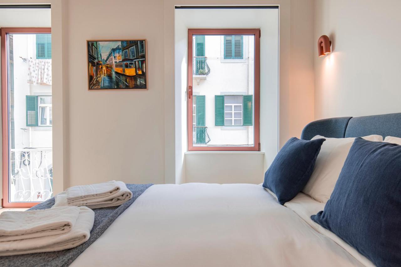Deluxe 2Bdr Apartment W/ Patio By Lovelystay Lisboa Exteriör bild